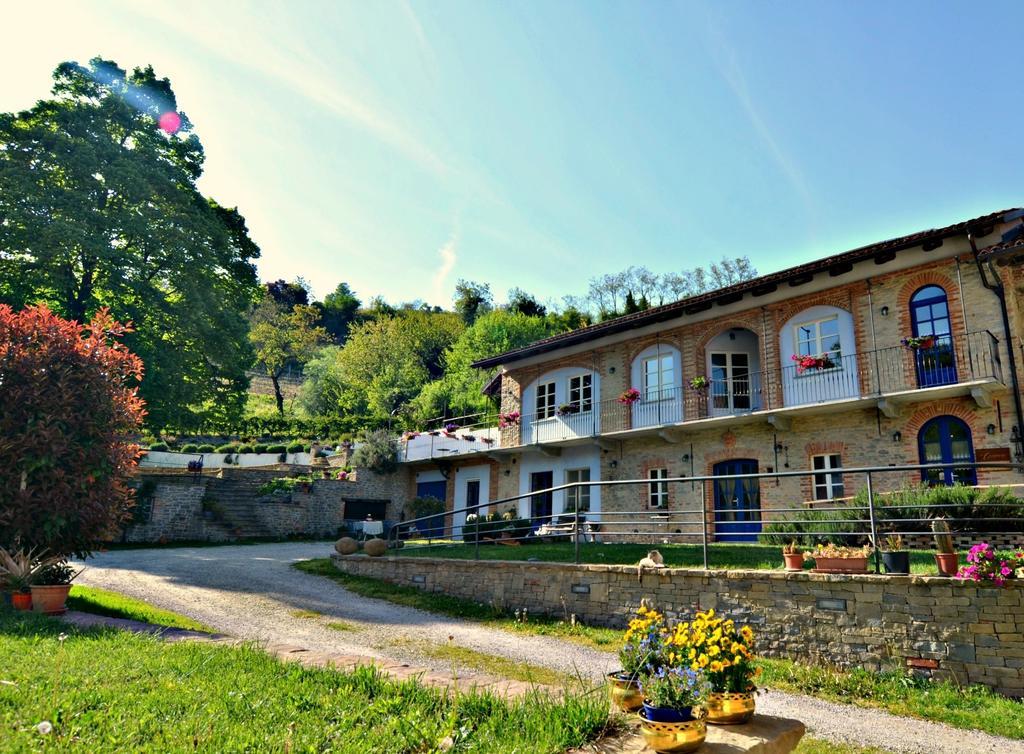 Cascina Il Convivio Pensionat Diano dʼAlba Eksteriør billede